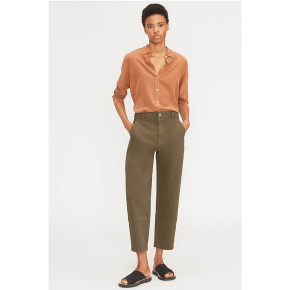 Everlane The Utility Barrel Pant in Dark Moss Green 8 - Picture 3 of 10